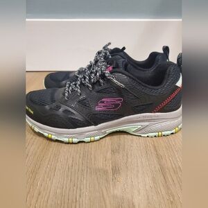 Skechers Hillcrest - Trail running shoe. Size 6.5